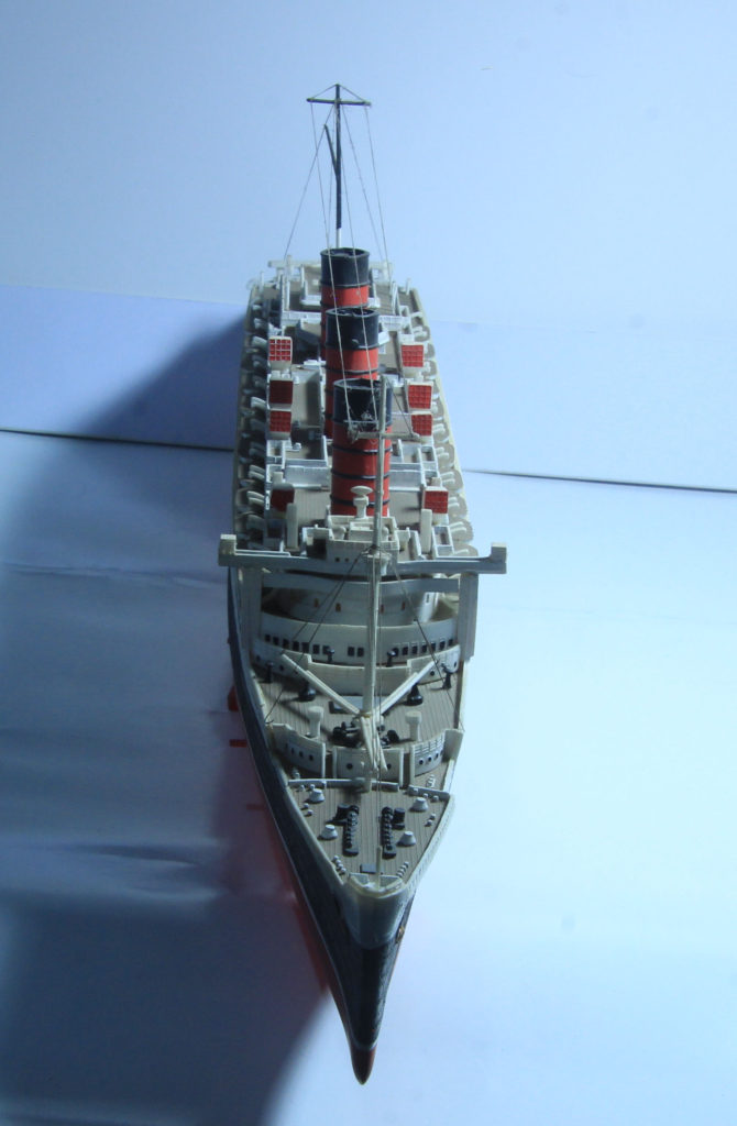 RMS Queen Mary 1/570 Scale Model by Revell