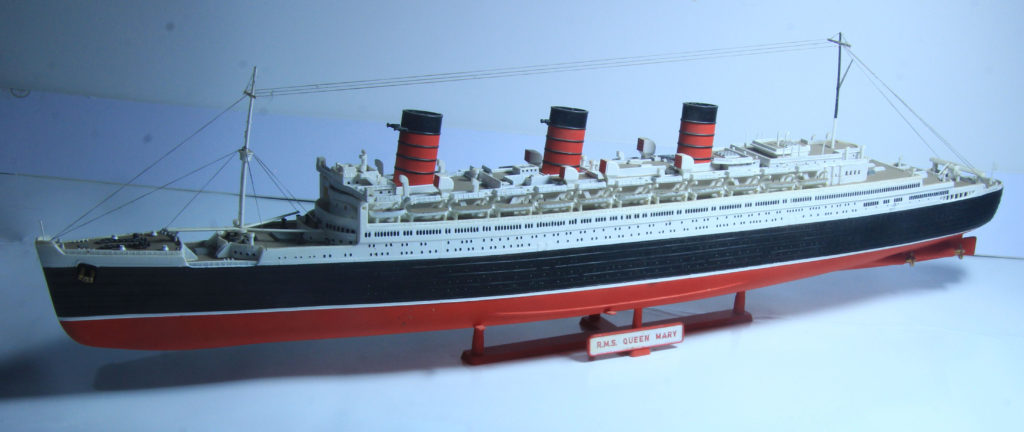 RMS Queen Mary 1/570 Scale Model by Revell