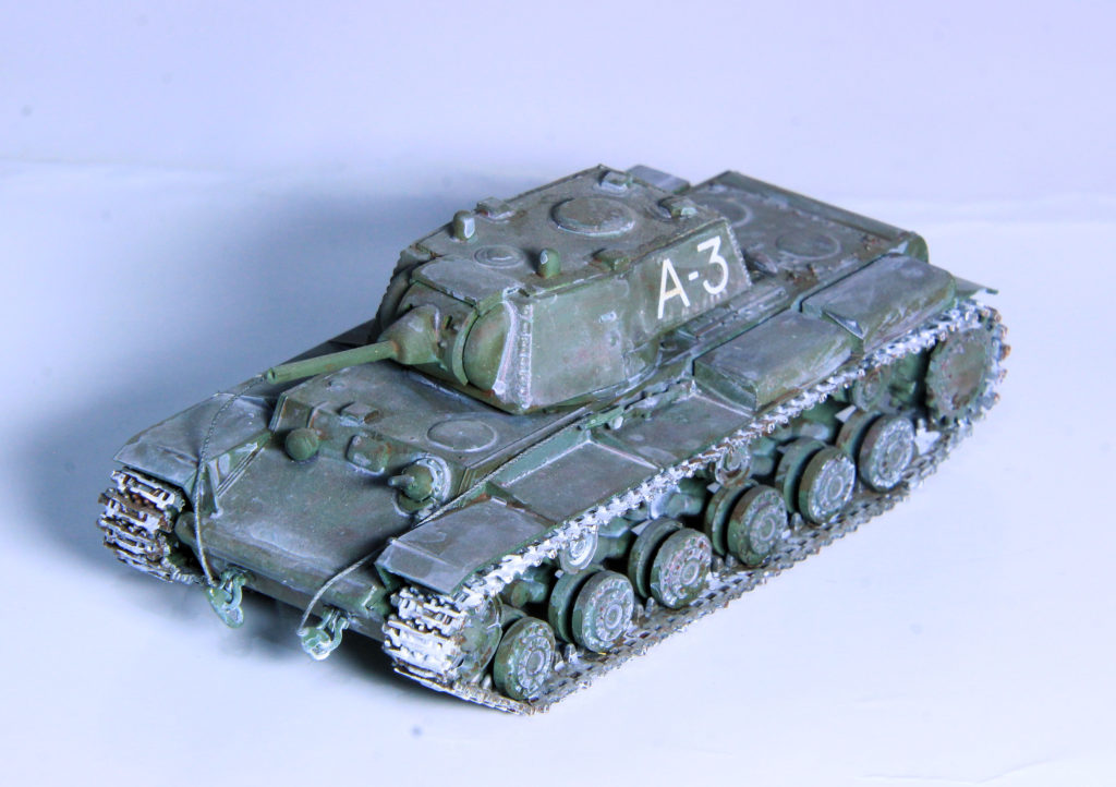 Soviet Heavy Tank KV-1 Leningrad 1941 1/72 Scale Model by PST