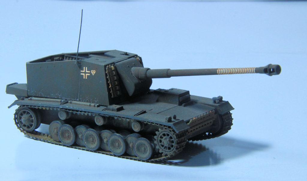 12.8cm Sf. L/61 (Pz.Sf.V) Sturer Emil 1:72 Scale Model by Trumpeter