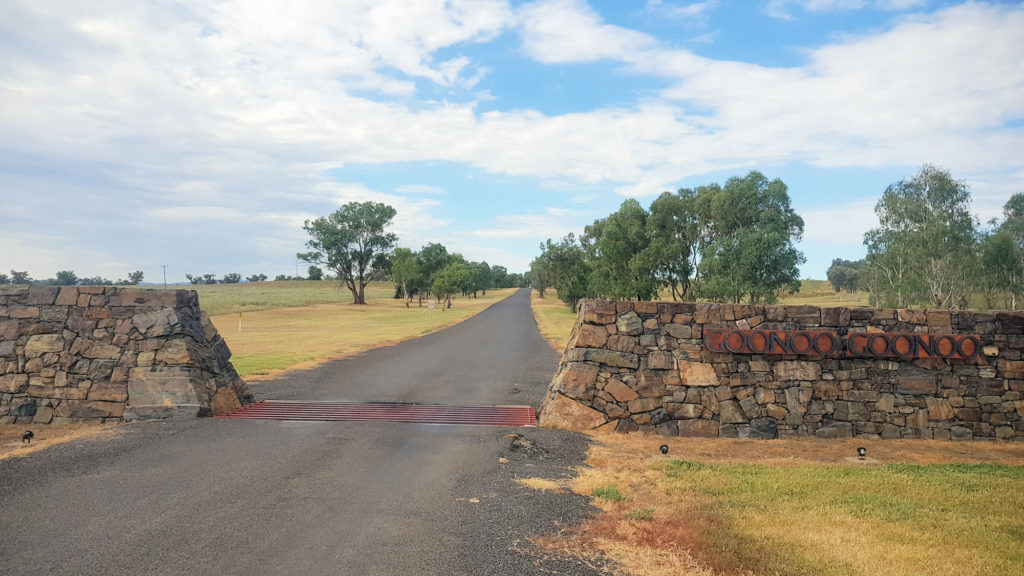 Entrance to Goonoo Goonoo Station