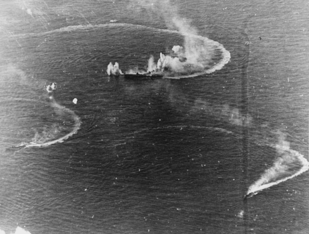 Battle of the Philippine Sea Zuikaku and the destroyers Akizuki and Wakatsuki while under attack by US Navy carrier aircraft 20 June 1944