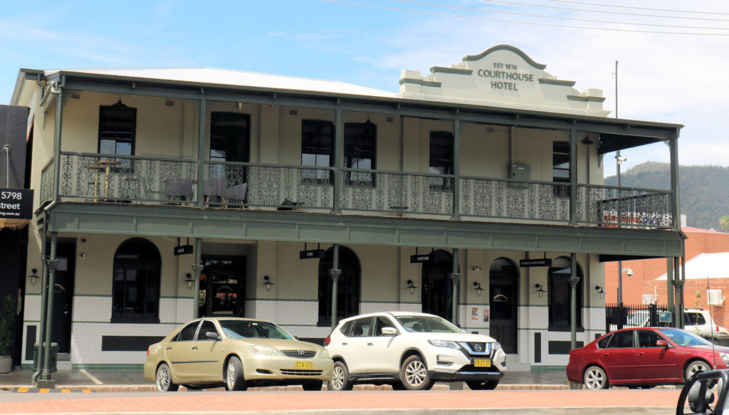 Courthouse Hotel on Peel St Tamworth