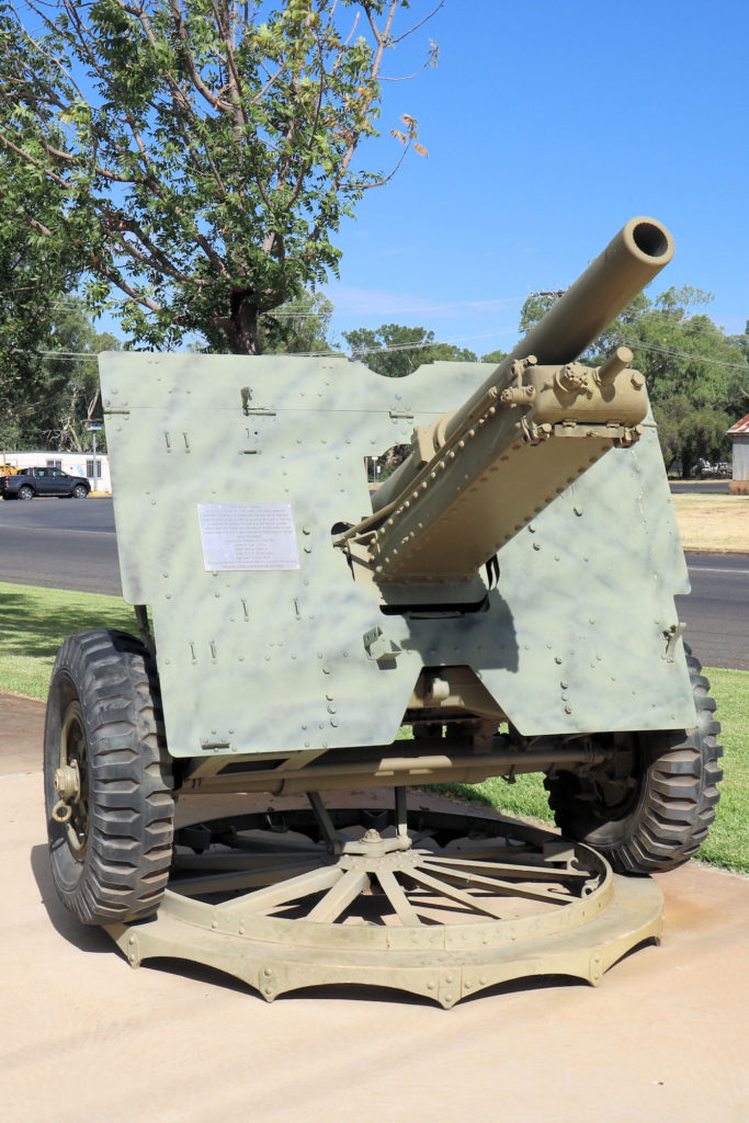 QF 25-pounder at Narrabri War Memorial