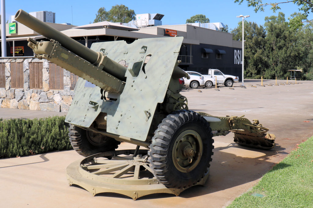 QF 25-pounder at Narrabri War Memorial