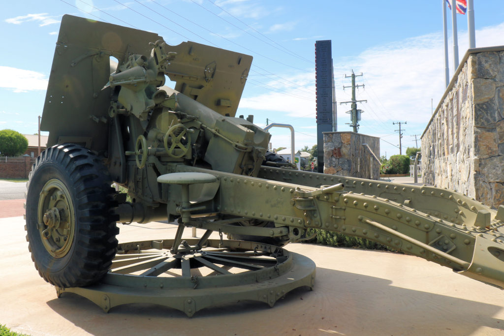 QF 25-pounder at Narrabri War Memorial