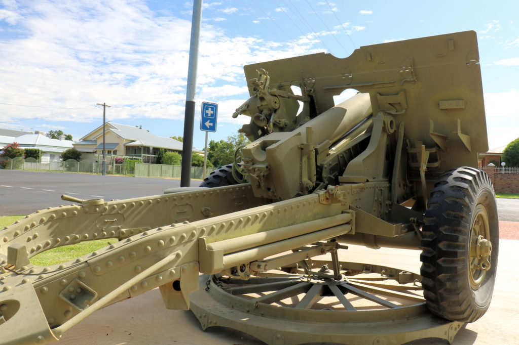 QF 25-pounder at Narrabri War Memorial