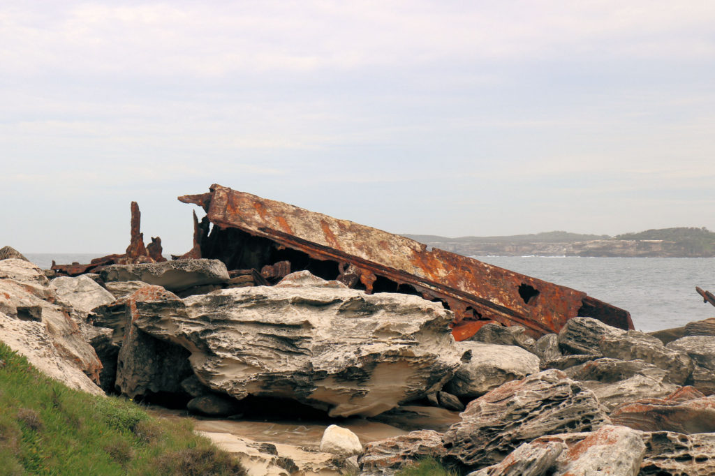 SS Minmi on the Rocks