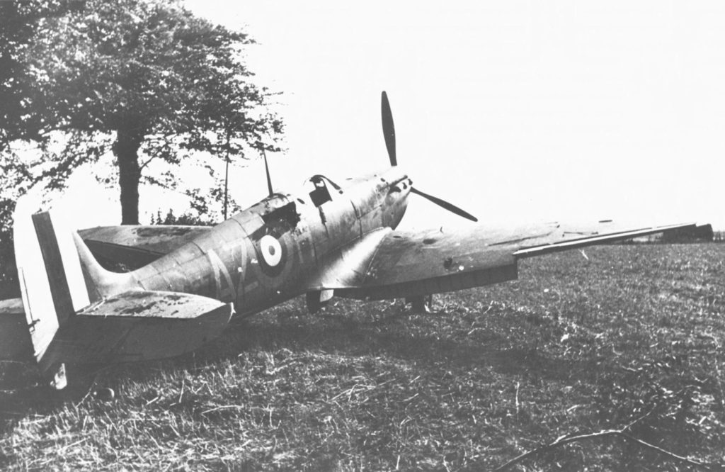 Supermarine Spitfire MkIa RAF 234Sqn AZ-H N3277 Shortly After Force Landing