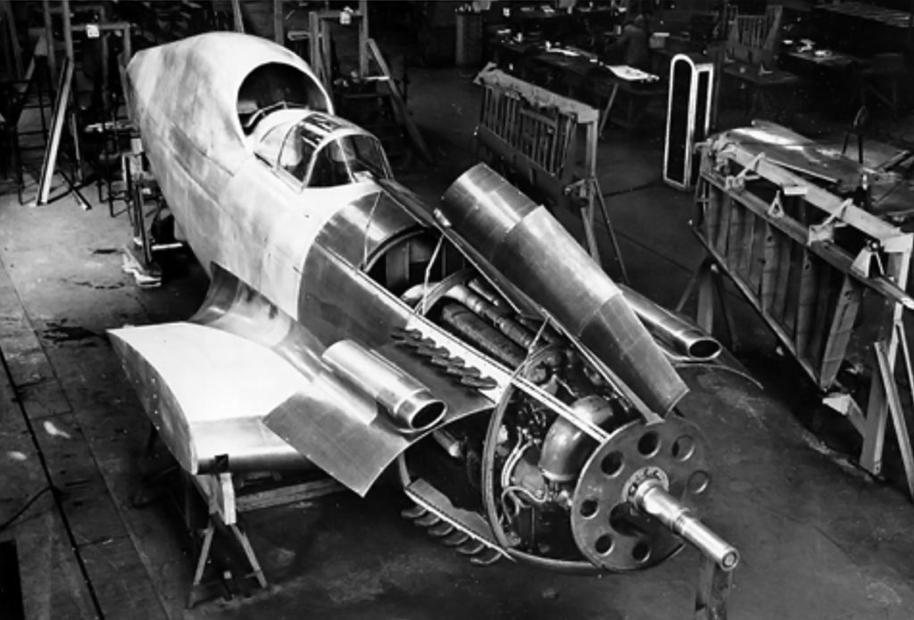 SNCASE SE 580 with the cowlingremoved revealing the 24-cylinder, 3,600 hp (2,685 kW) Hispano-Suiza 24Z engine