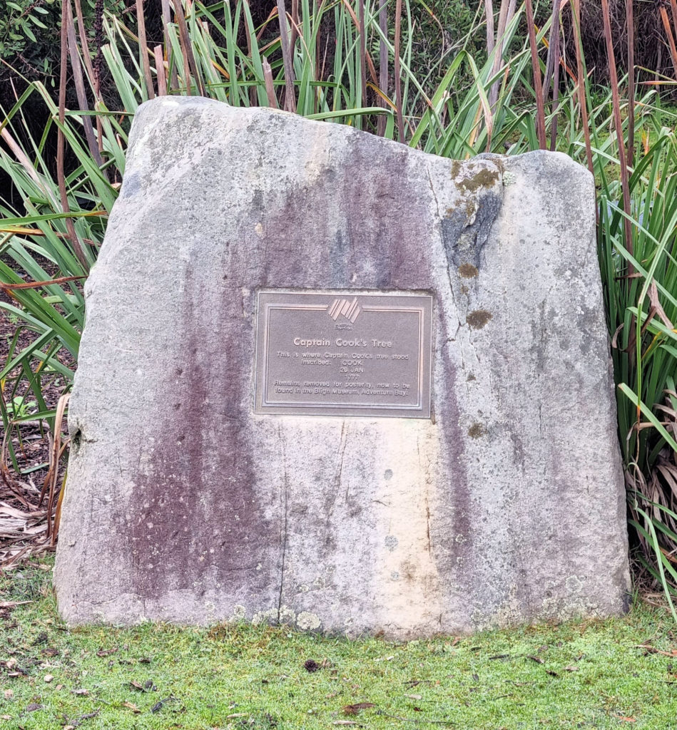 Memorial to Captain Cook's Tree