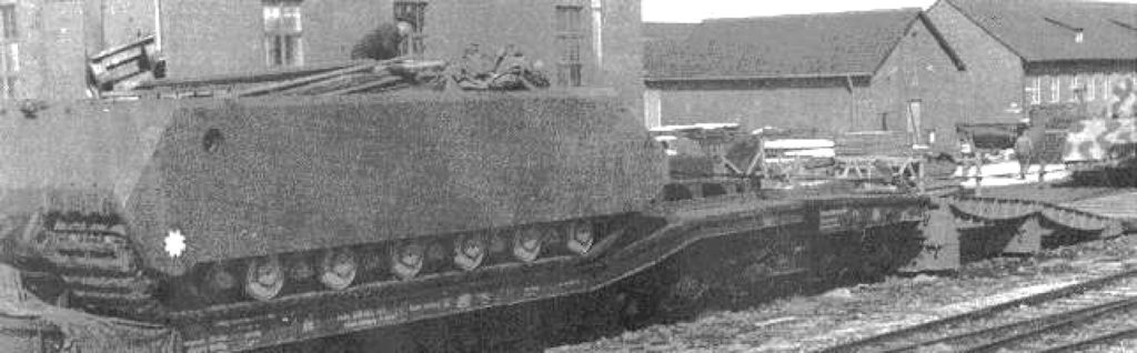 Panzer VIII Maus V2 on its Rail Carriage