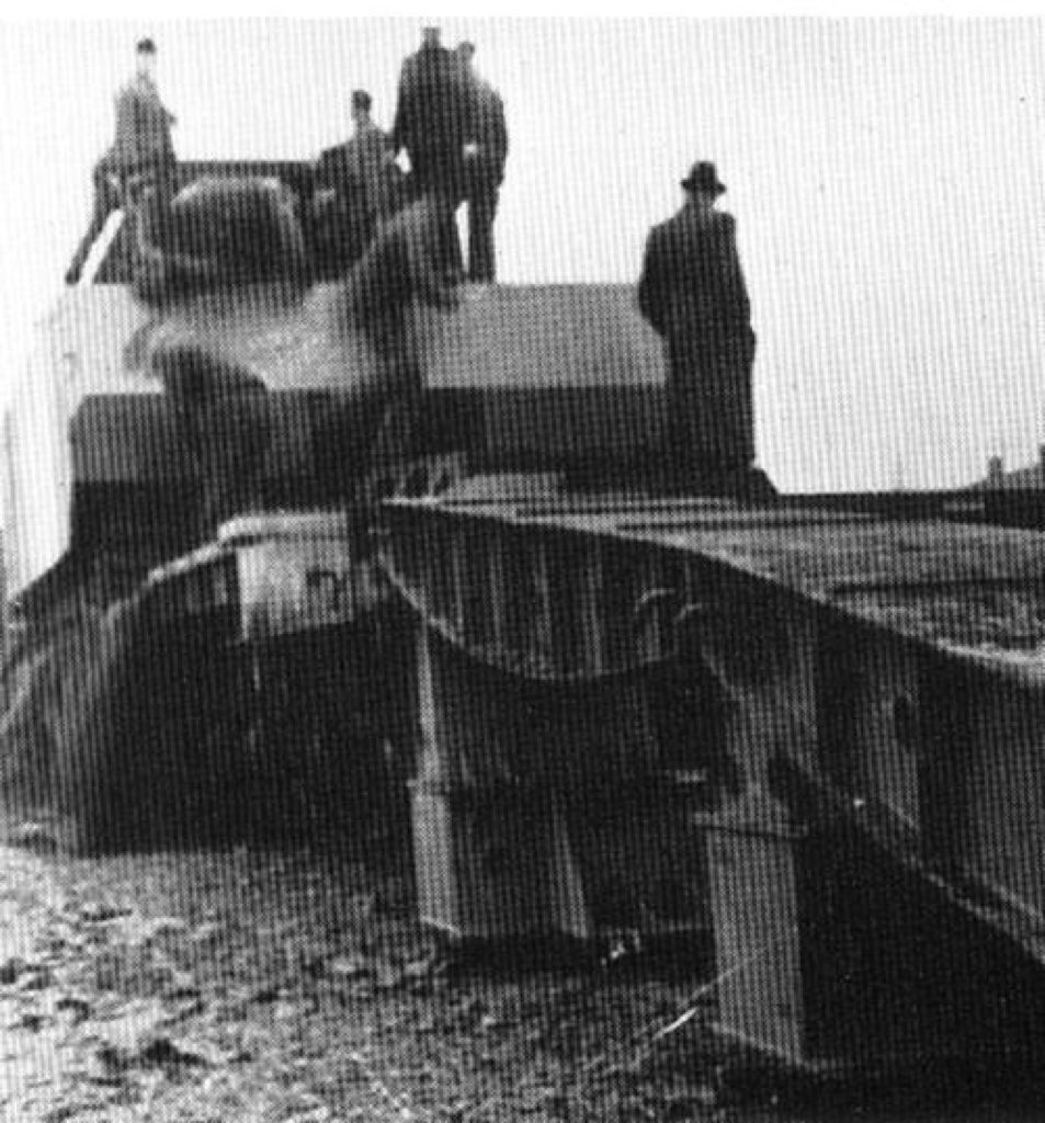 Panzer VIII Maus V2 on its Rail Carriage