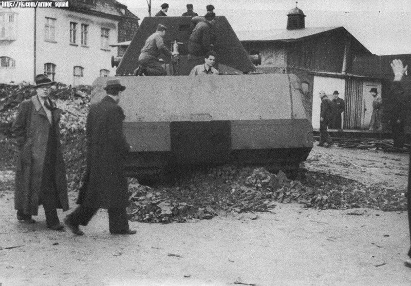 Panzer VIII Maus V1 With Mock-Up Turret