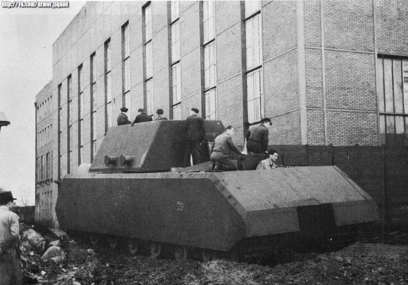 Panzer VIII Maus V1 With Mock-Up Turret