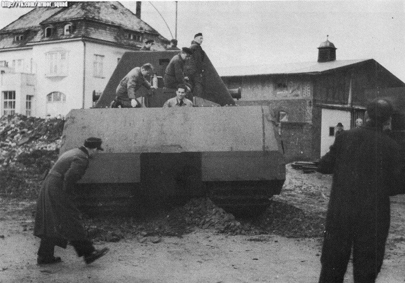 Panzer VIII Maus V1 With Mock-Up Turret