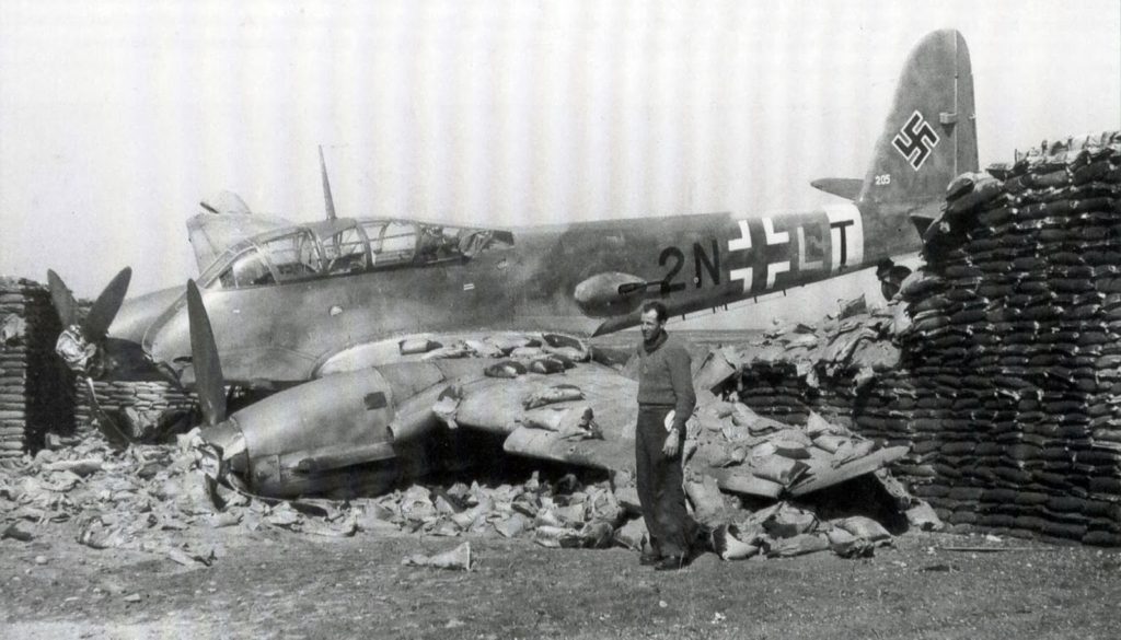 Crashed Messerschmitt Me 210 (2N+LT)