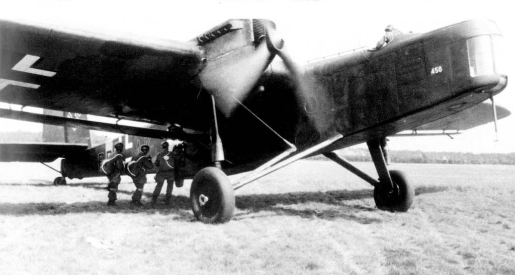 Dornier Do 23G with Paratroopers