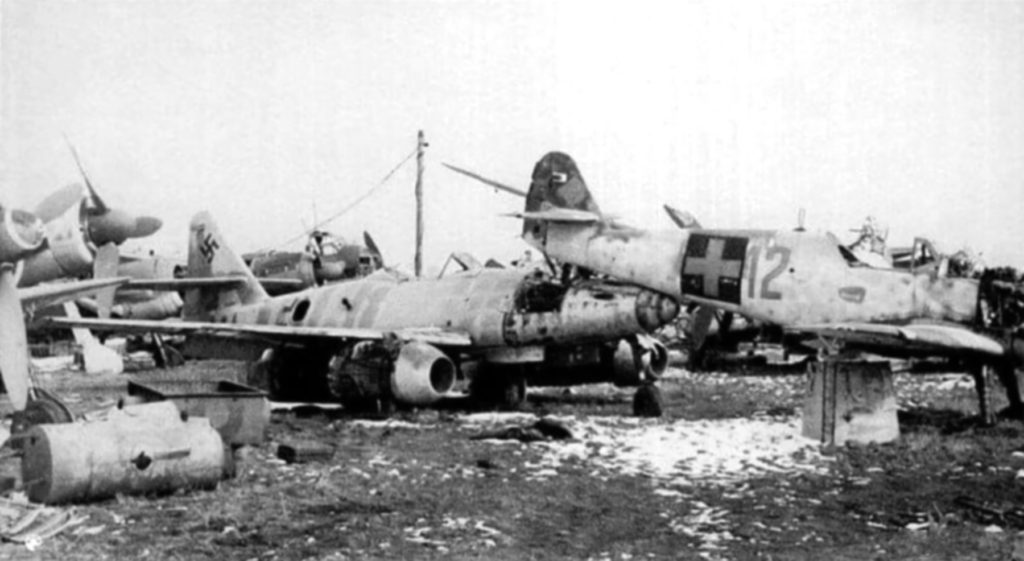 Messerschmitt Bf 109G-10 RHAF 101 Vadaszezred Blue 12 WNr 612769 Neubiberg May 1945