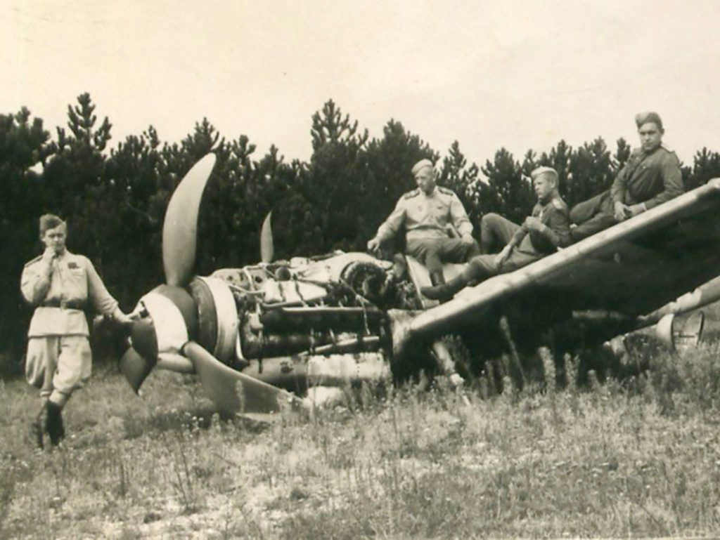 Abandoned Messerschmitt Bf 109G-10 RHAF with Russian troops 1945