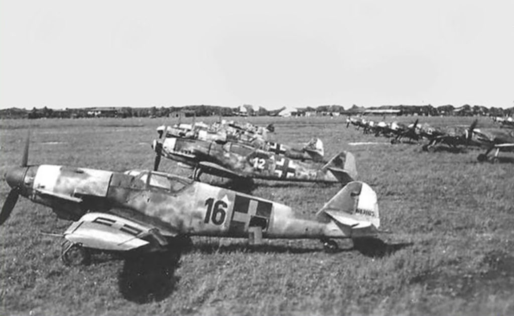 Messerschmitt Bf 109G-10/U-4 Erla RHAF 2.101 Black 16 WNr 613165 Neubiberg 1945