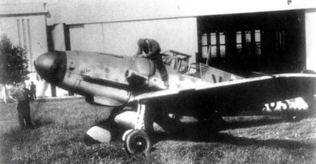 Messerschmitt Bf 109G-6/R-3 RHAF Michael Karatsonyi V8+x5 Jozsef Kovacs Hungary Apr 1944