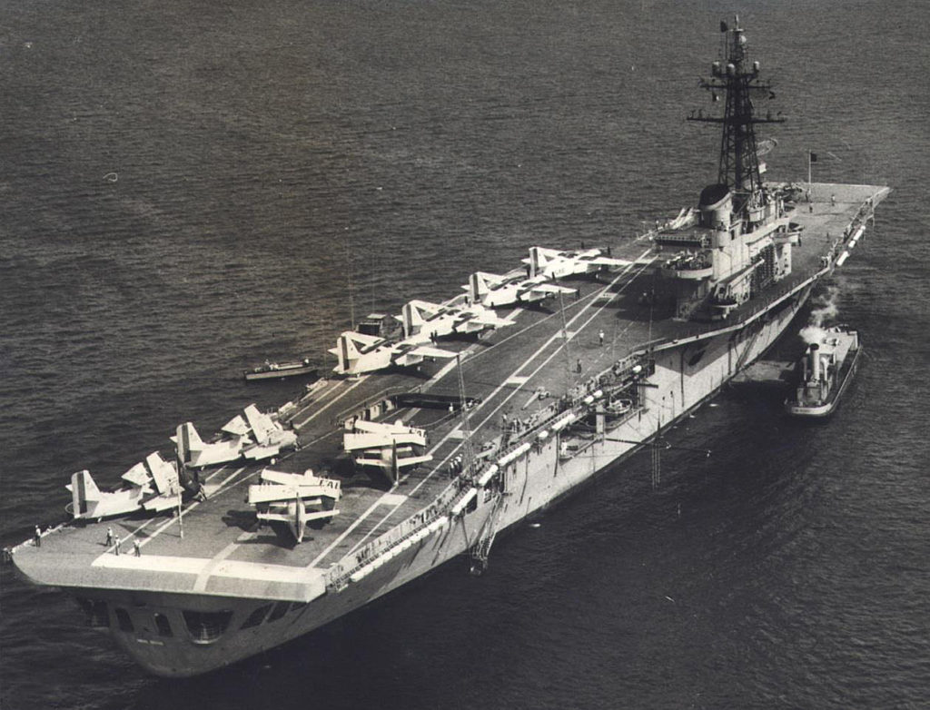 NAeL Minas Gerais in 1970, with 8 P-16A Tracker aircraft on board.