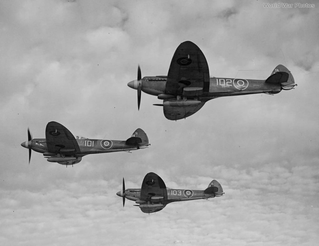 Supermarine Seafires Mk.XVII SX122 SX159 SX125 831 Sqn 1947