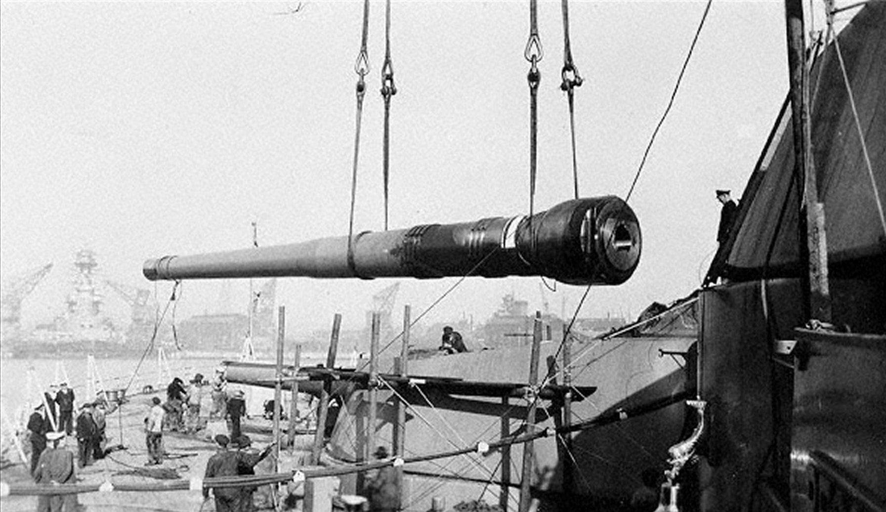 15" guns being installed on HMS Resolution