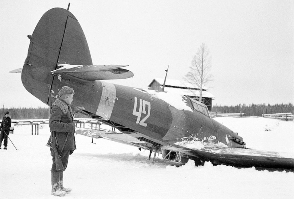 Soviet Hawker Hurricane 152IAP W42 Z2585 force landed Tuoppajarvi and captured by Finnish forces 18th Feb 1942