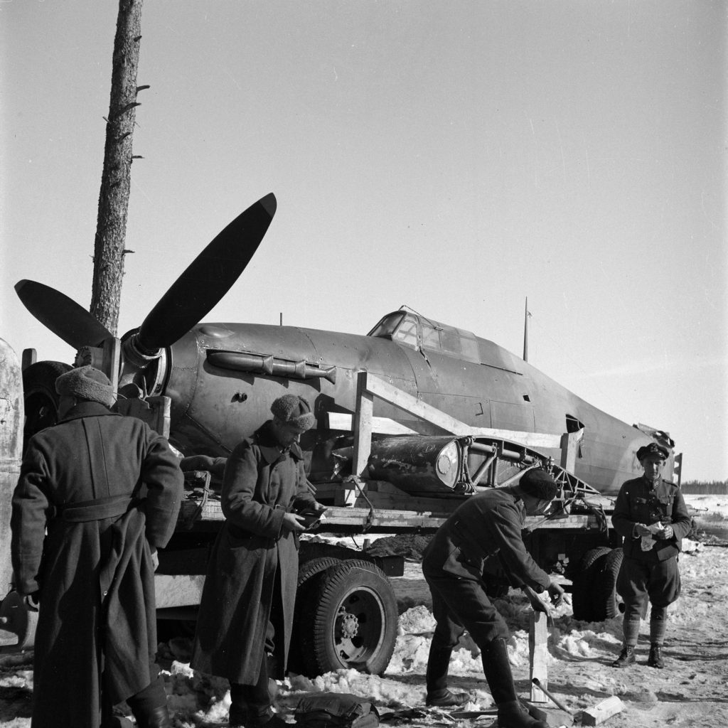 Soviet Hawker Hurricane 152IAP W42 Z2585 force landed Tuoppajarvi and captured by Finnish forces 18th Feb 1942