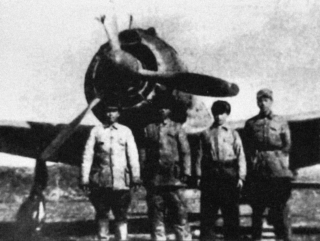 Communist Chinese service members standing in front of a captured Hayabusa. (Encyclopedia of Chinese Aircraft Volume 2)