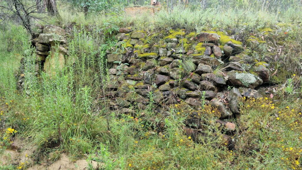 Dry stone wall in Capertee Creek