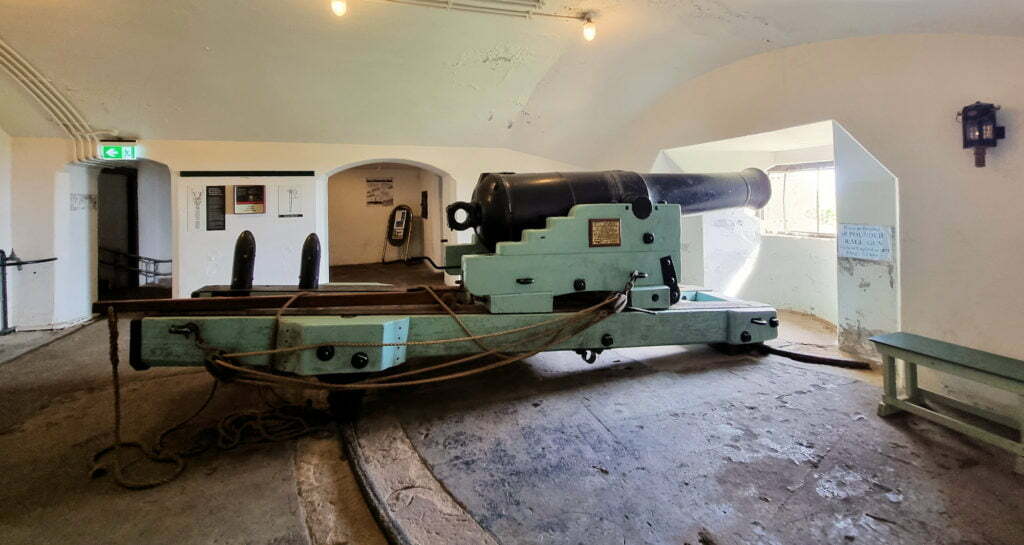 80 pounder muzzle loading cannon Fort Scratchley