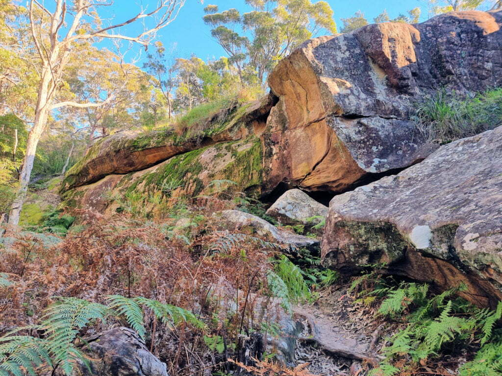 Exposed rocks and boulders along the Kanning Walk