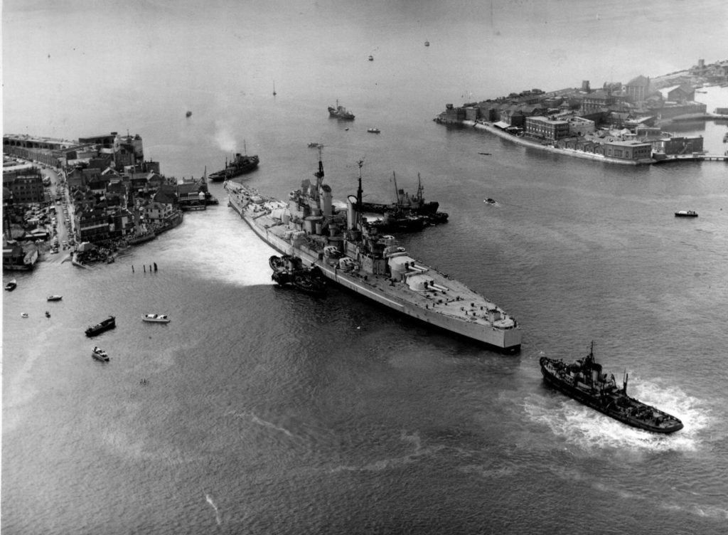 HMS Vanguard run aground in Portsmouth on her way to be scrapped