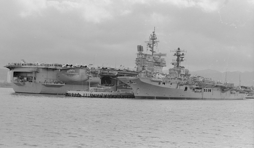 HMAS Melbourne (II) docked alongside USS Kitty Hawk (CV-63) during RIMPAC '78