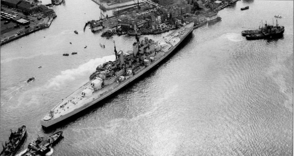 HMS Vanguard run aground in Portsmouth on her way to be scrapped