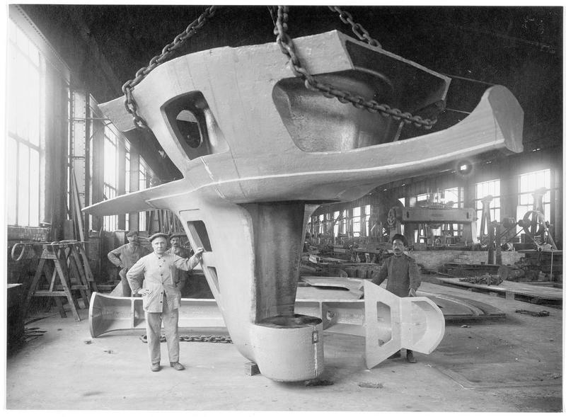 The sternpost for Francesco Caracciolo, weighing 22 tonnes, 1915