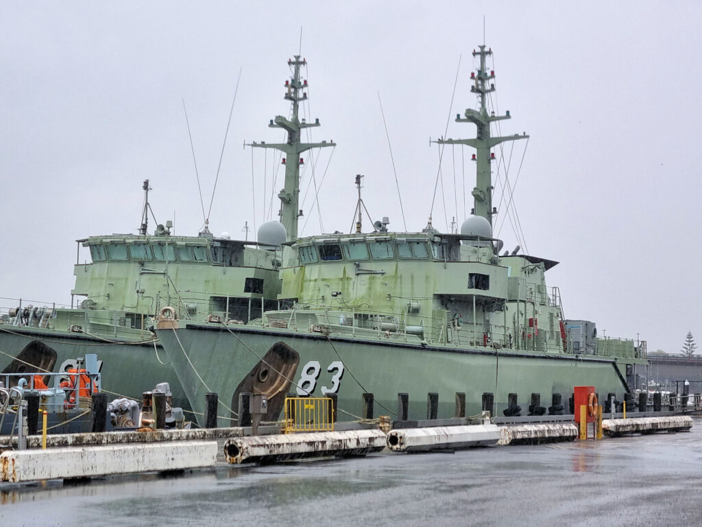 HMAS Hawkesbury (II) M83 in Newcastle Harbour 8 October 2022