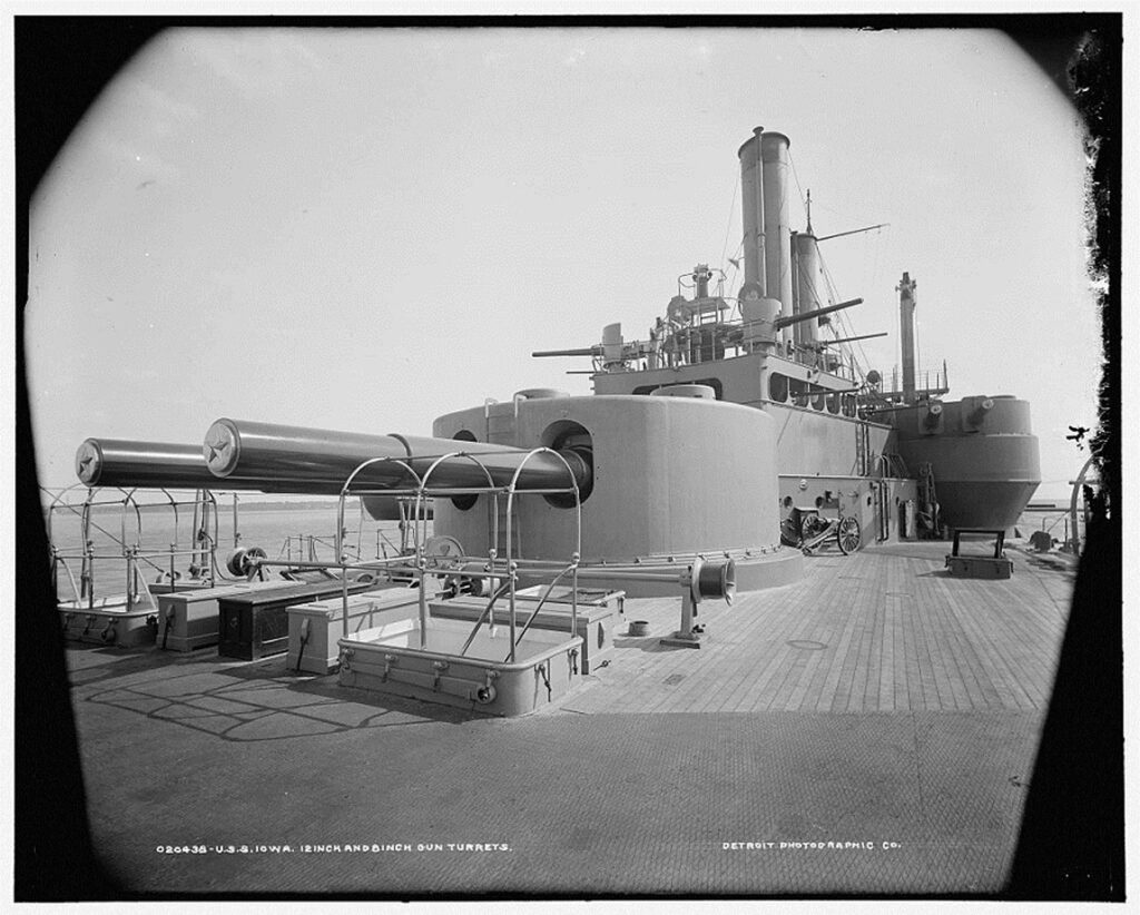 Main armament of USS Iowa (BB-4)