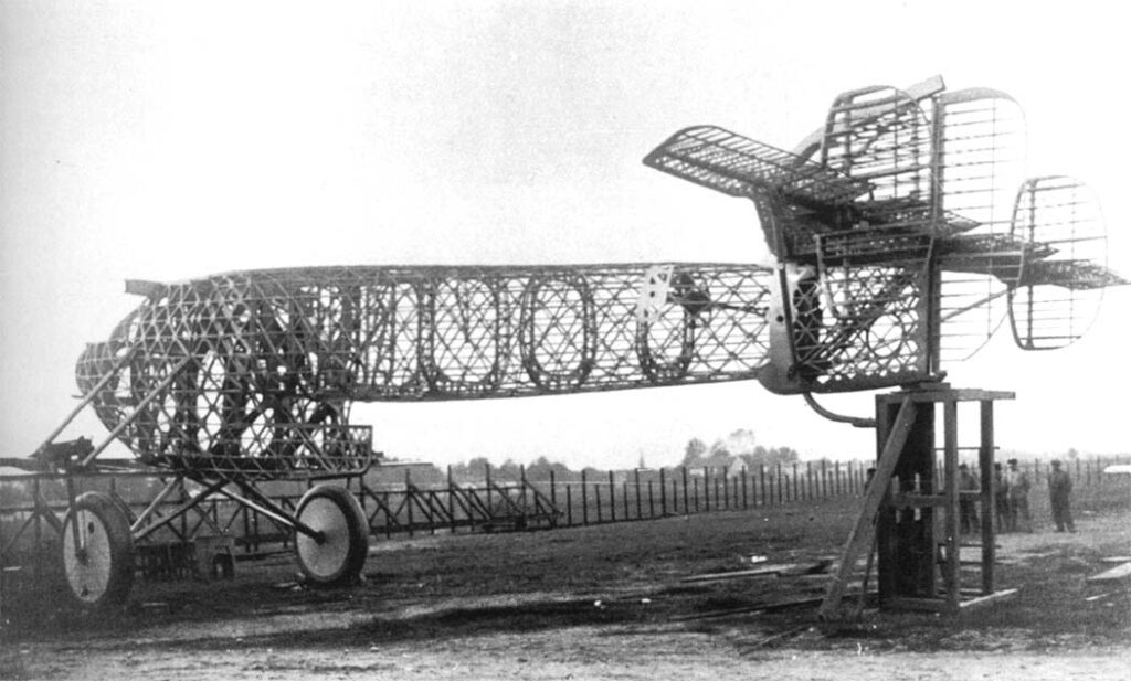 Latécoère 6 showing the geodetic structure