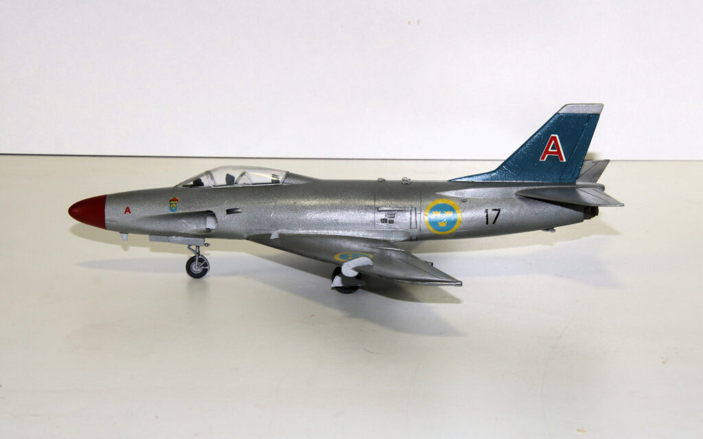 Saab J32 Lansen 1/72 Scale Model by Heller