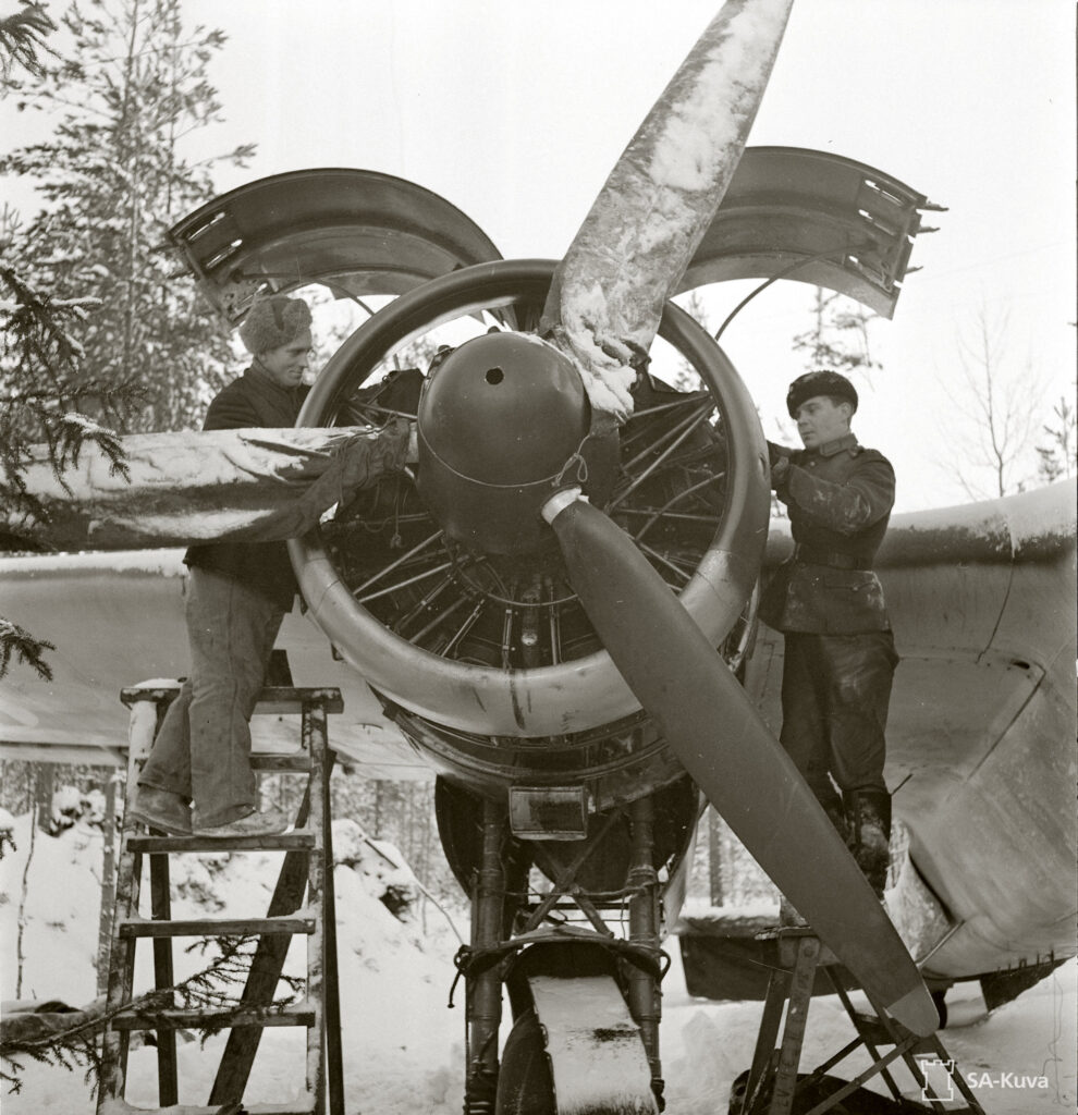 Engine maintenance on a Finnish Dornier Do 17Z January 1944