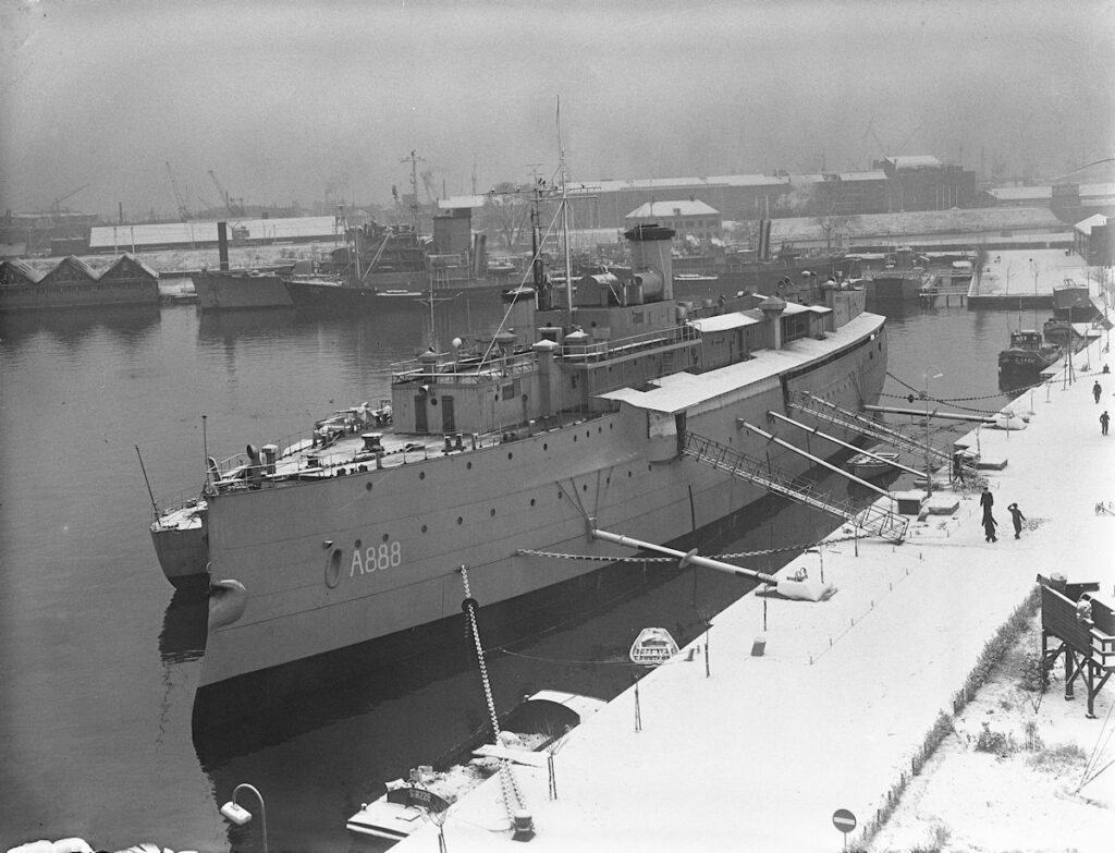 HNLMS Hertog Hendrik 14 December 1950