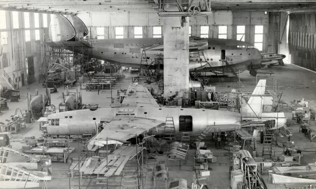 SNCASE SE.200 No.4 under construction with the SNCASE SE-1010 in the foreground