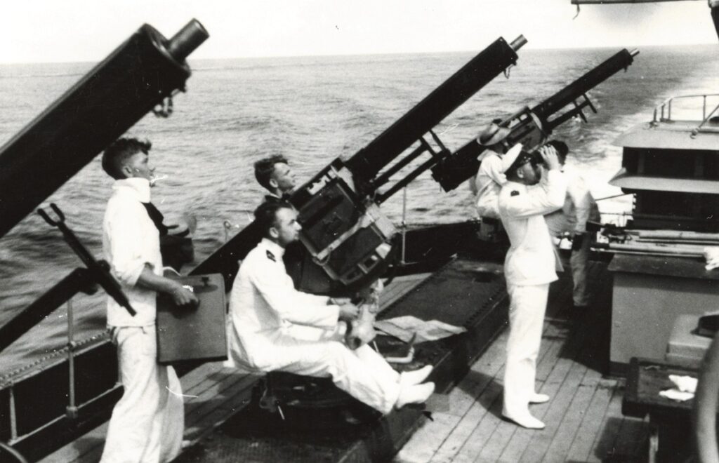 40mm anti-aircraft guns on HNLMS Java 1938