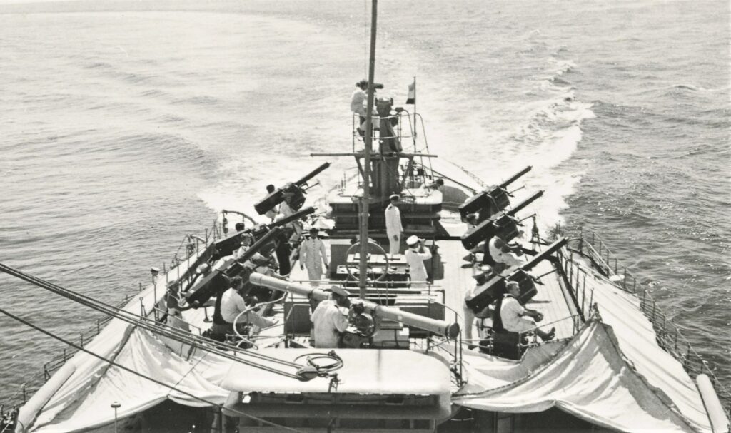 40mm anti-aircraft guns on HNLMS Java