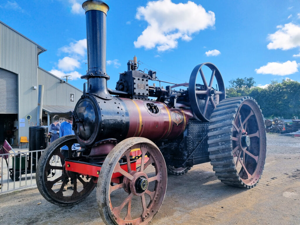 Steam traction engine