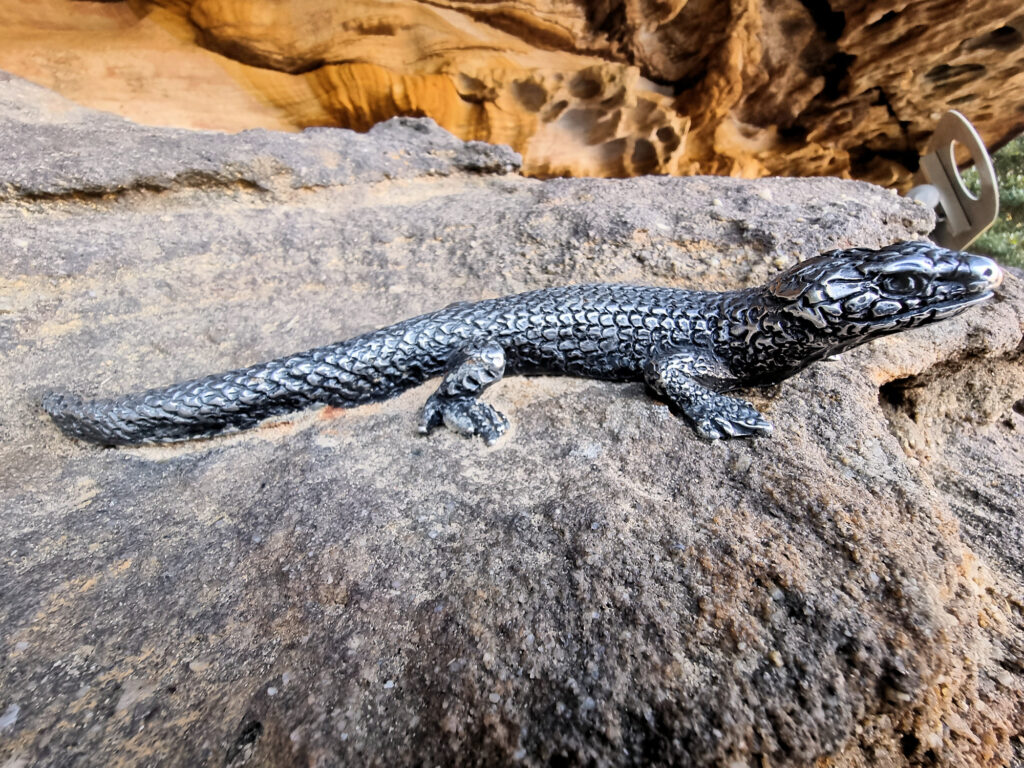 Metal sculpture of Cunningham's Skink Bobbin Head Mangrove Boardwalk